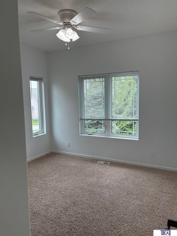 10509 Hillcrest Drive, La Vista, NE 68128