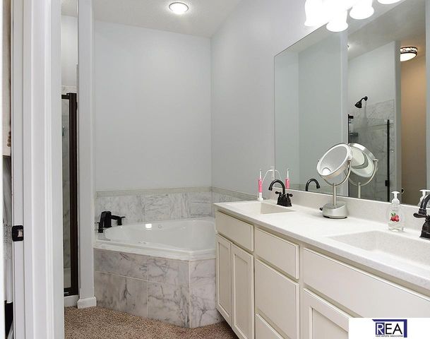 10509 Hillcrest Drive, La Vista, NE 68128