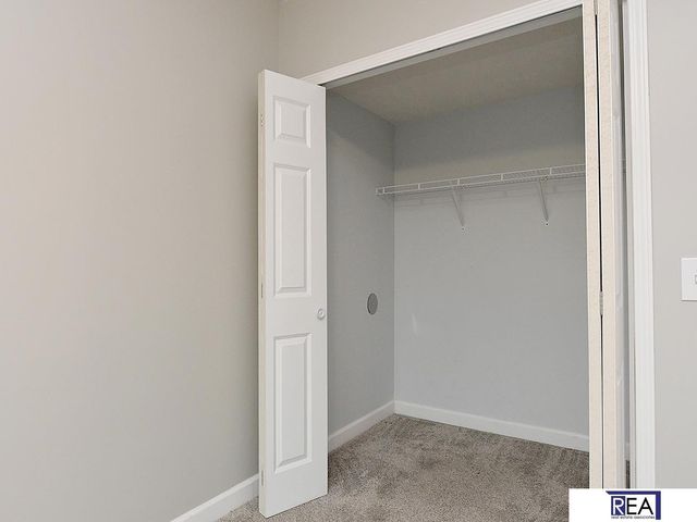 10509 Hillcrest Drive, La Vista, NE 68128