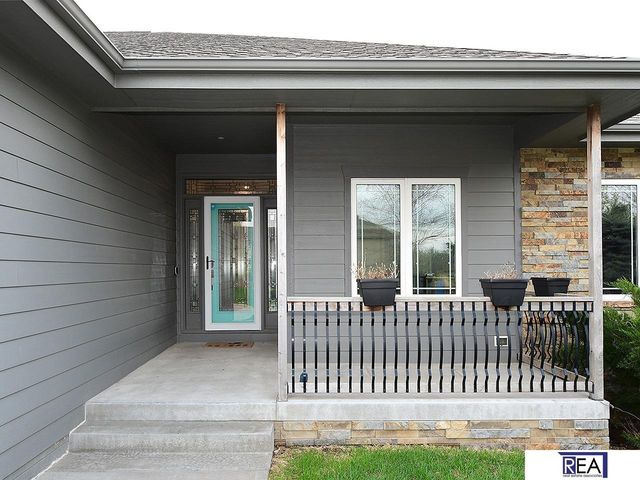 10509 Hillcrest Drive, La Vista, NE 68128