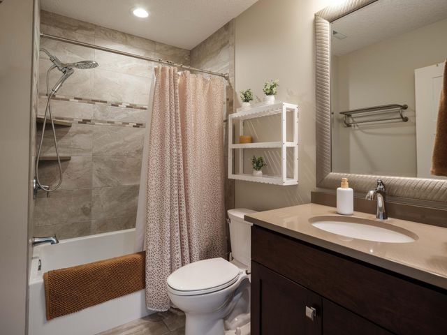 2482 Fieldstone Road SW, Rochester, MN 55902