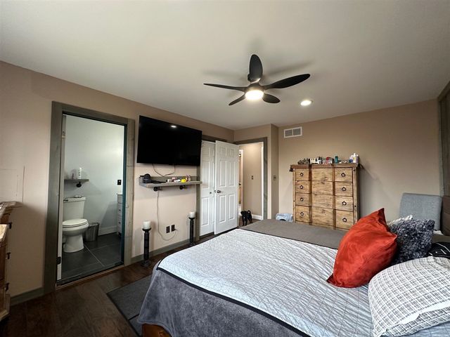 1535 Kings Crown, Wixom, MI 48393