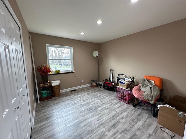 1535 Kings Crown, Wixom, MI 48393