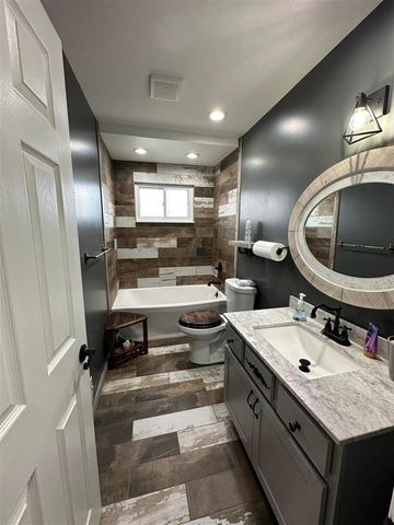 1535 Kings Crown, Wixom, MI 48393