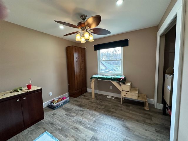 1535 Kings Crown, Wixom, MI 48393