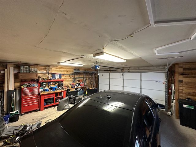 1535 Kings Crown, Wixom, MI 48393