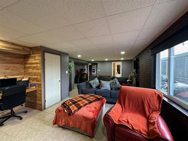 1535 Kings Crown, Wixom, MI 48393