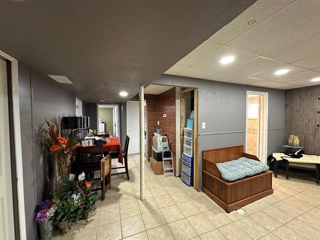 1535 Kings Crown, Wixom, MI 48393