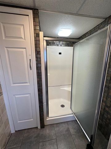 1535 Kings Crown, Wixom, MI 48393