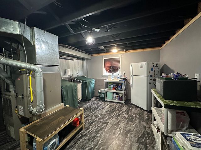 1535 Kings Crown, Wixom, MI 48393