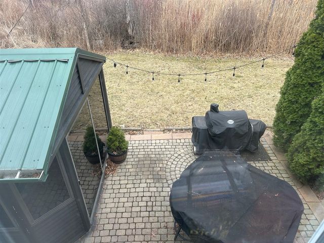 1535 Kings Crown, Wixom, MI 48393