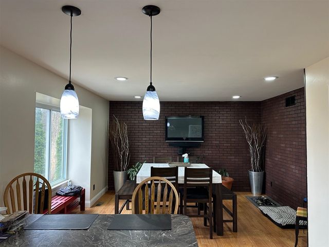 1535 Kings Crown, Wixom, MI 48393