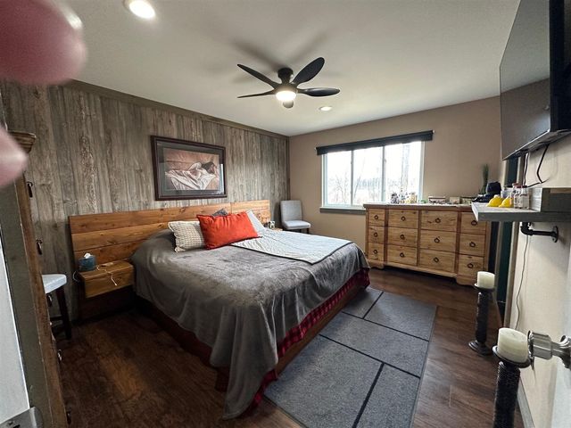 1535 Kings Crown, Wixom, MI 48393