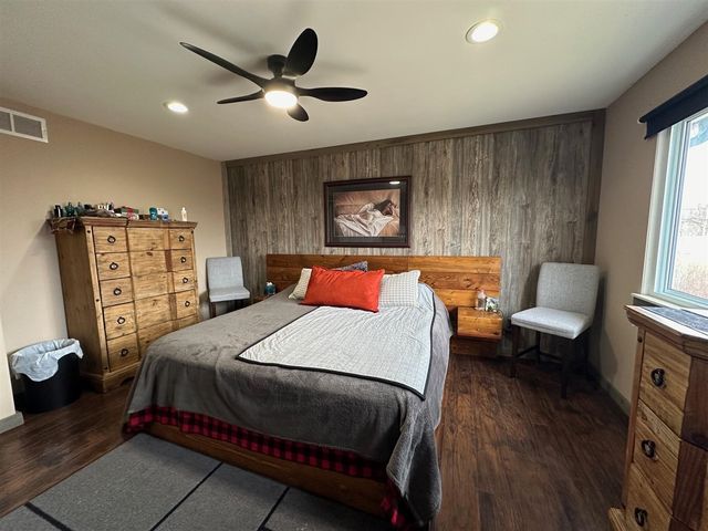 1535 Kings Crown, Wixom, MI 48393