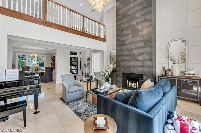 4356 Pond Apple DR N, Naples, FL 34119