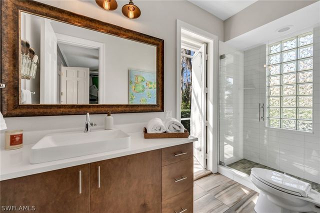 4356 Pond Apple DR N, Naples, FL 34119