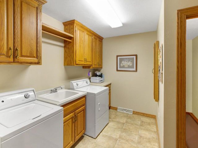 425 BROOKVIEW DRIVE, Luxemburg, WI 54217