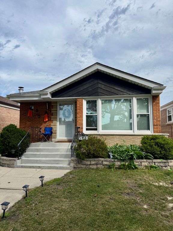 5121 S New England Avenue G, Chicago, IL 60638