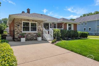 129 S Hudson Street, Westmont, IL 60559