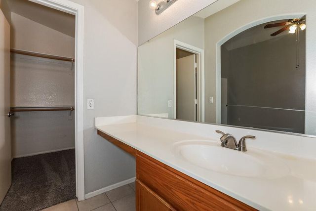 1069 E Nardini Street, San Tan Valley, AZ 85140