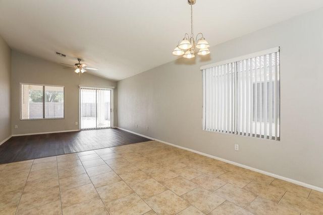 1069 E Nardini Street, San Tan Valley, AZ 85140