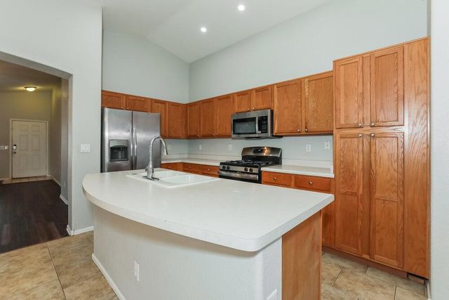 1069 E Nardini Street, San Tan Valley, AZ 85140