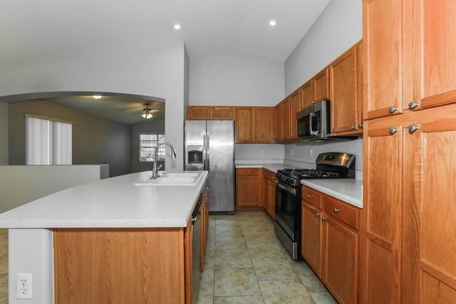 1069 E Nardini Street, San Tan Valley, AZ 85140