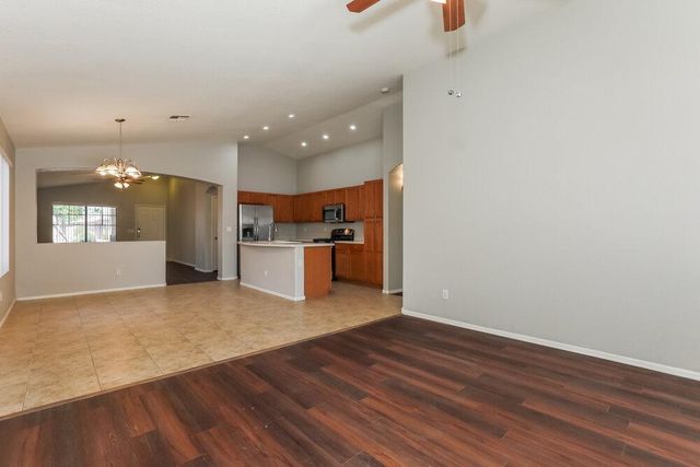 1069 E Nardini Street, San Tan Valley, AZ 85140