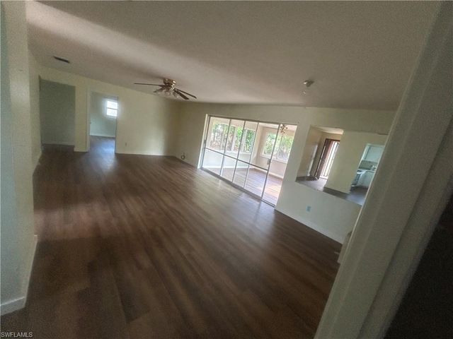 5 Broadway CIR, Fort Myers, FL 33901