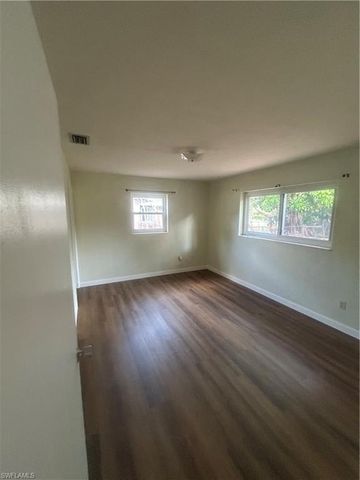 5 Broadway CIR, Fort Myers, FL 33901