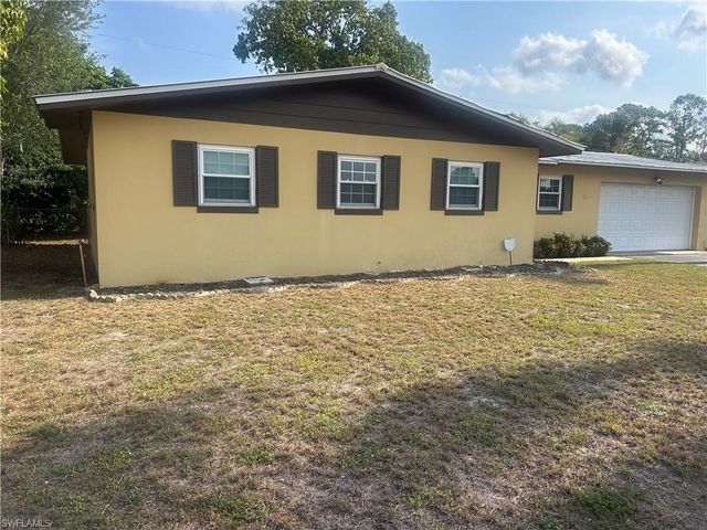 5 Broadway CIR, Fort Myers, FL 33901