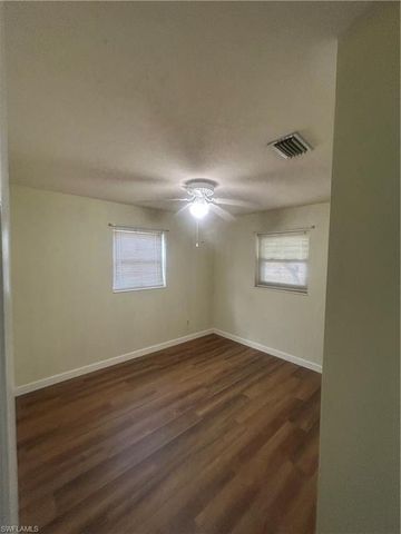 5 Broadway CIR, Fort Myers, FL 33901