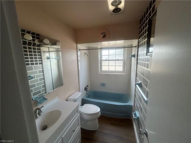 5 Broadway CIR, Fort Myers, FL 33901