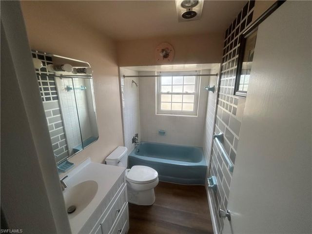 5 Broadway CIR, Fort Myers, FL 33901
