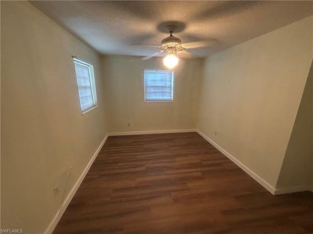 5 Broadway CIR, Fort Myers, FL 33901