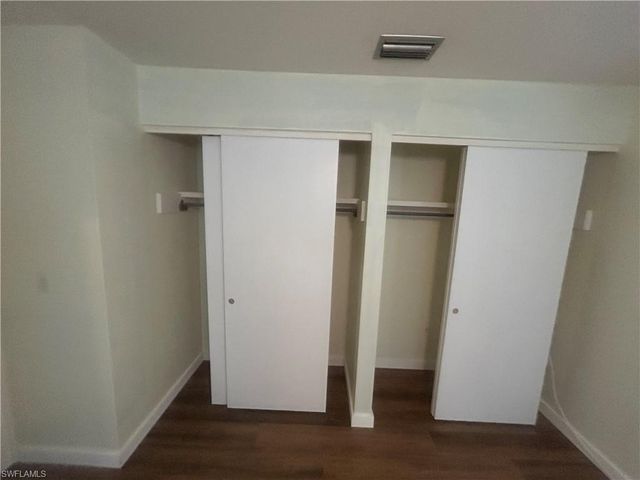 5 Broadway CIR, Fort Myers, FL 33901