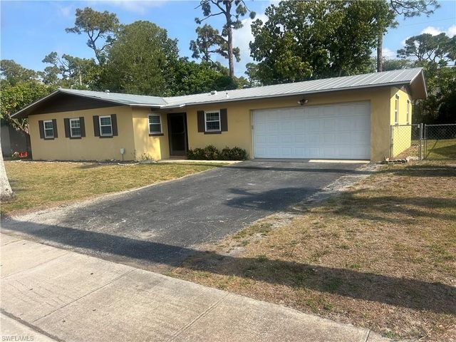 5 Broadway CIR, Fort Myers, FL 33901