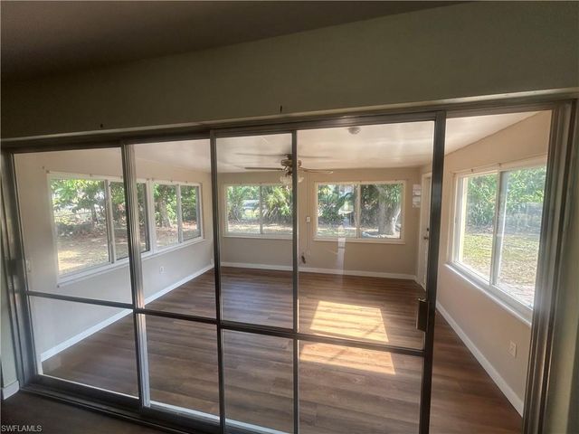 5 Broadway CIR, Fort Myers, FL 33901