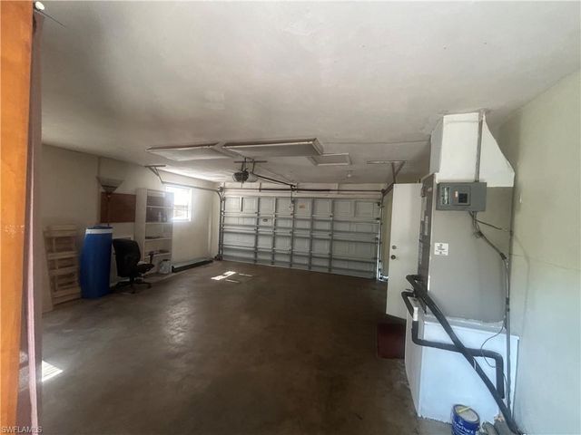 5 Broadway CIR, Fort Myers, FL 33901