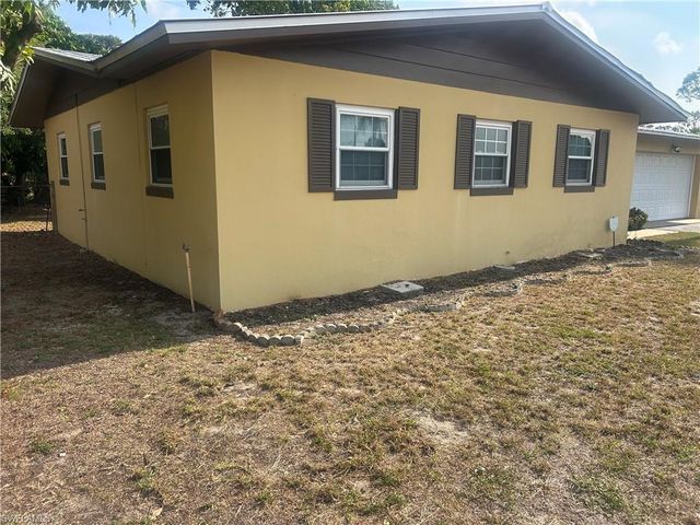 5 Broadway CIR, Fort Myers, FL 33901