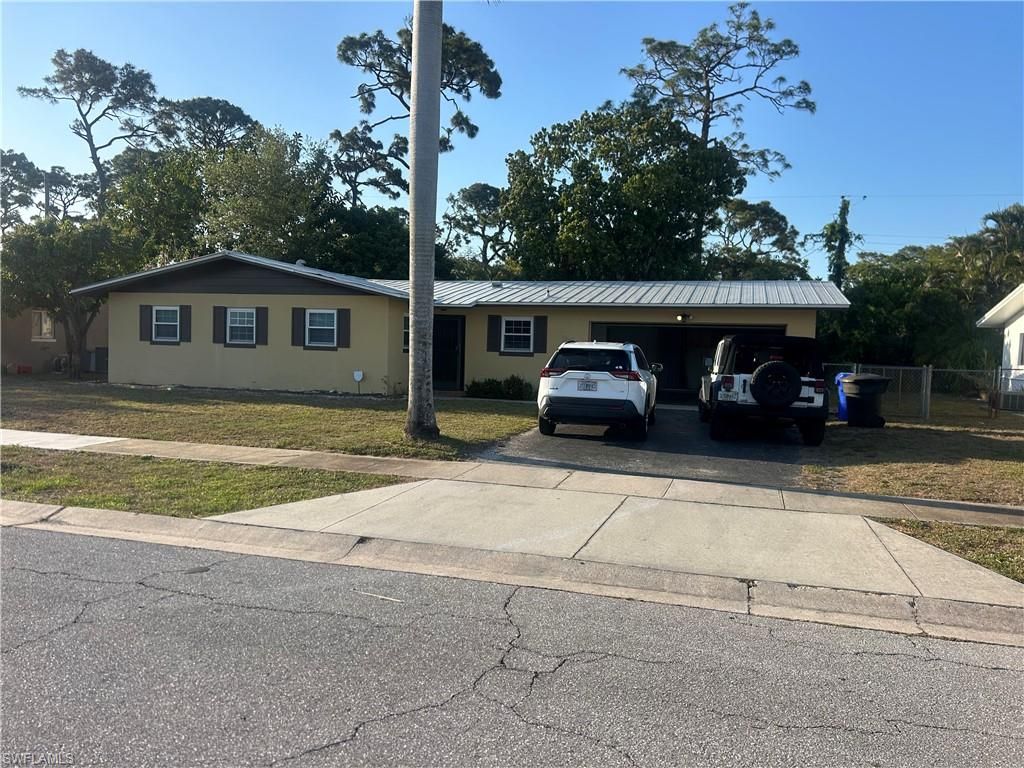 5 Broadway CIR, Fort Myers, FL 33901