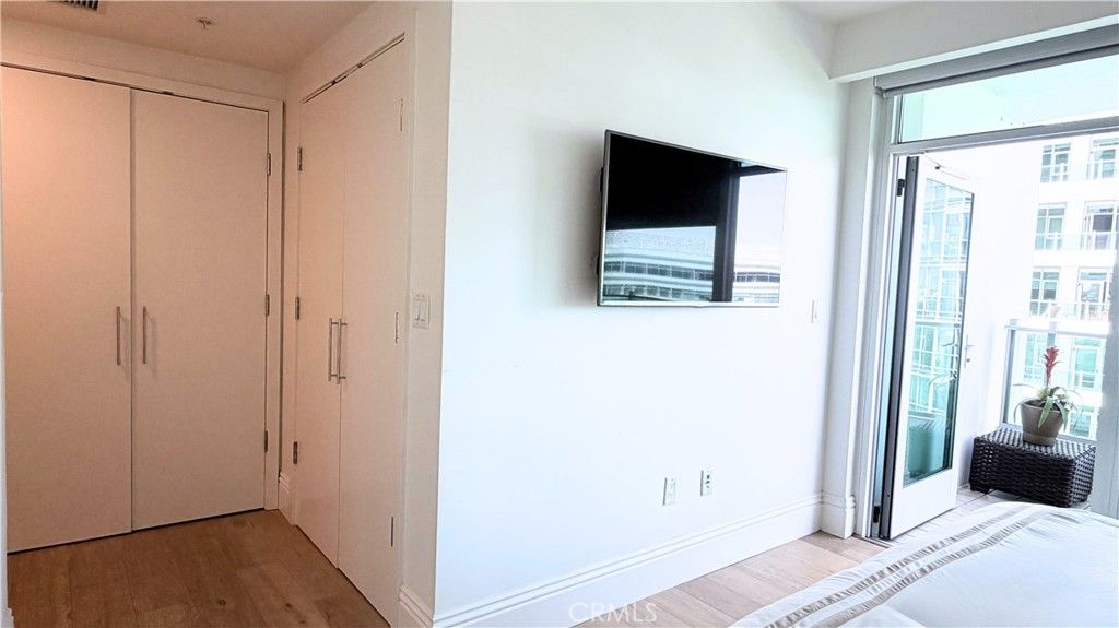 Image 15 of property listing at 3141 Michelson 808, Irvine, CA 92612