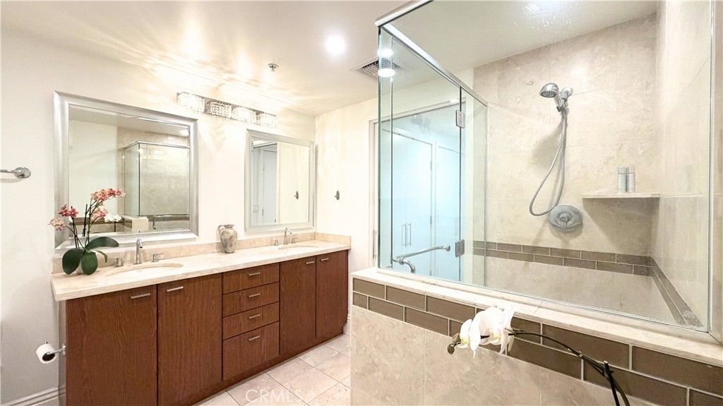 Image 16 of property listing at 3141 Michelson 808, Irvine, CA 92612