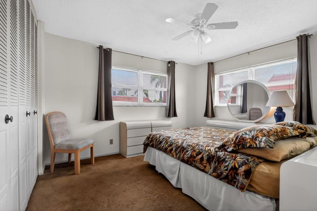 5800 W Fernley Dr Drive W 38, Greenacres, FL 33415