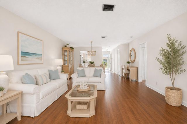 5800 W Fernley Dr Drive W 38, Greenacres, FL 33415