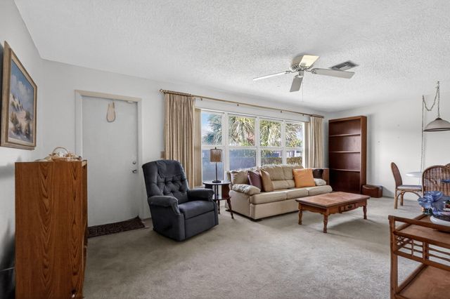 5800 W Fernley Dr Drive W 38, Greenacres, FL 33415