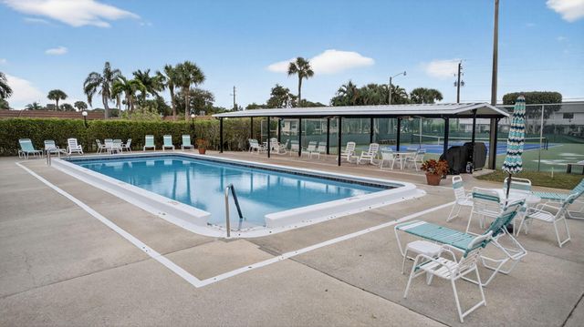 5800 W Fernley Dr Drive W 38, Greenacres, FL 33415