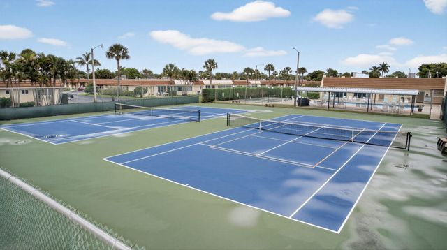 5800 W Fernley Dr Drive W 38, Greenacres, FL 33415
