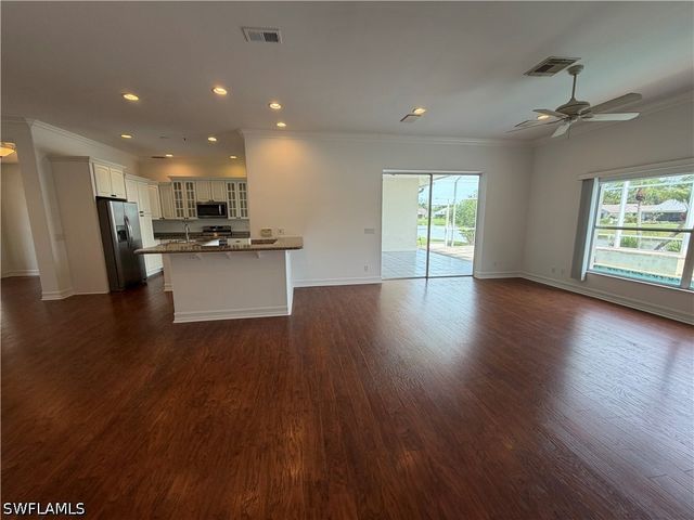 3425 Anton CT, Naples, FL 34109