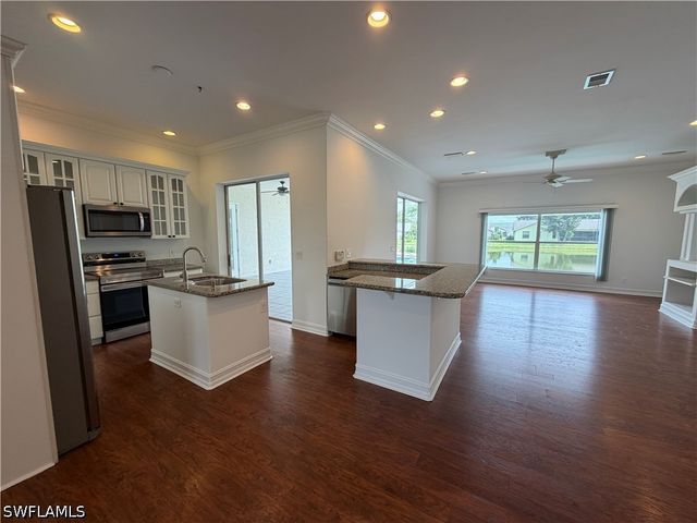 3425 Anton CT, Naples, FL 34109